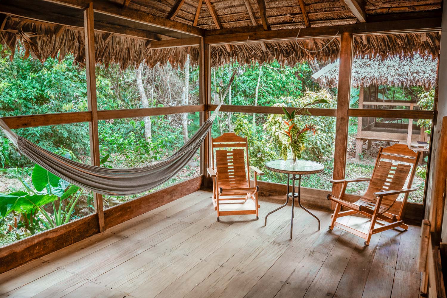 porch-deluxe-ecolucernalodge